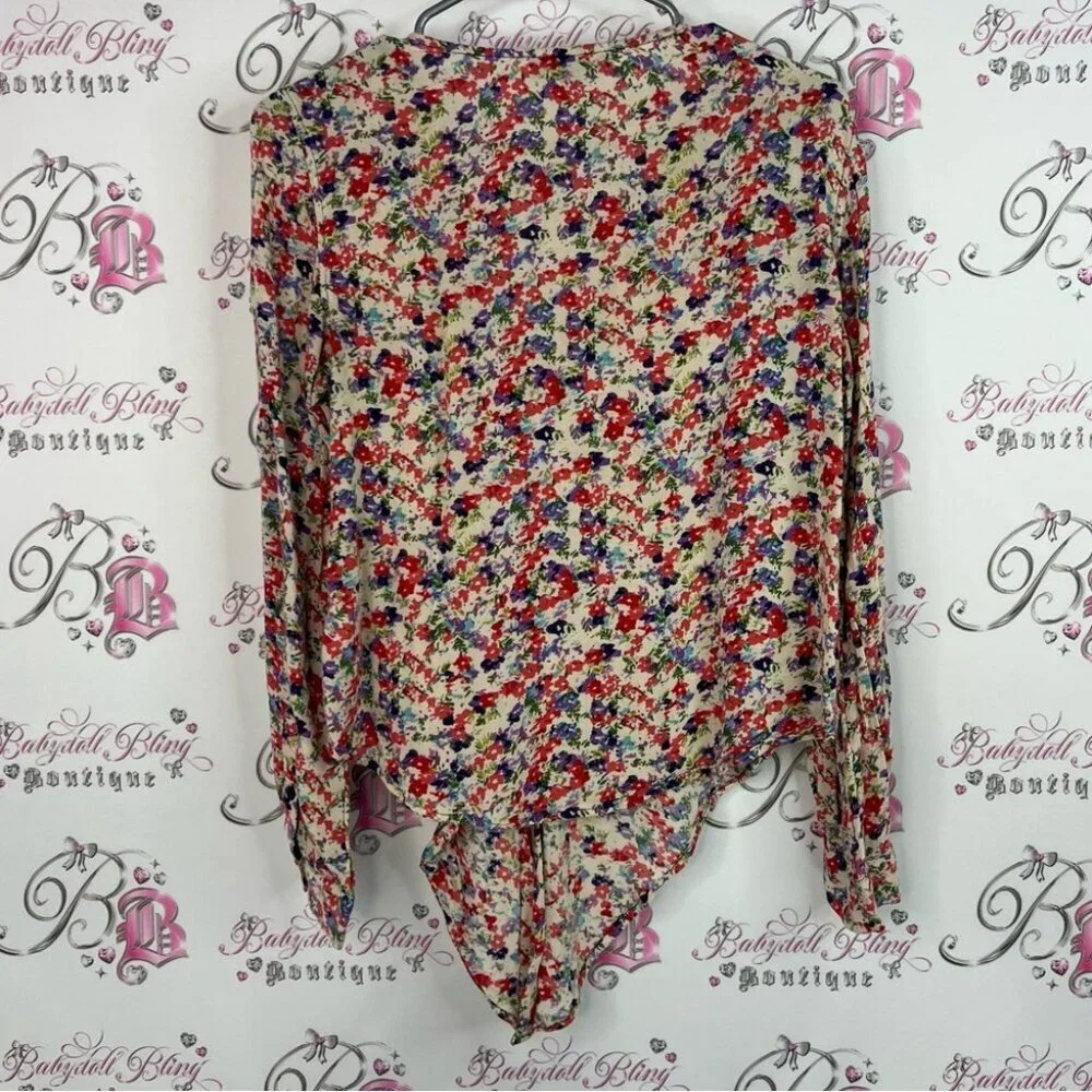 Jessica Simpson embrace vibrant